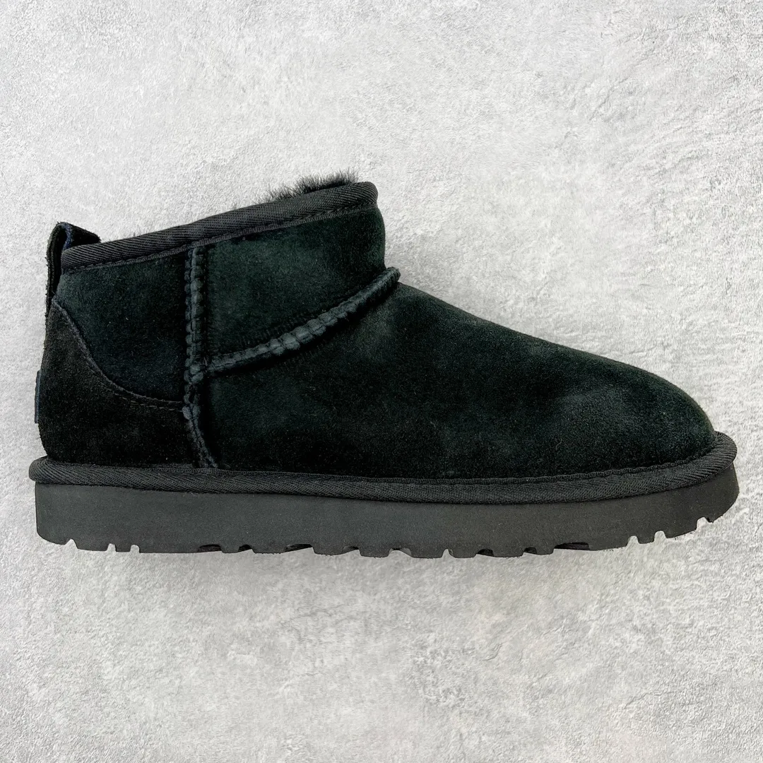 Pick up locally 💰520 UGG Zhou Dongyu's same style 6109 classic autumn and winter sheep fur integrated snow boots. All shoes are made from ZP. Longfeng A-grade Australian imported sheep fur integrated men's and women's boots. Brand OEM production line. Fully follow the ZP process. OEM original pattern maker. Adhering to the principle of no original shoes and no development selection. Pay attention to every detail. The most authentic version on the market TREADLITE "Light Wing" technology outsole Lightweight/durable/flexible/pile type [solemn after-sales commitment] If there are major quality problems such as degumming/broken bottom within one month, we will directly replace it with a new one for you! Size: 35 36 37 38 39 40 41 42 43 44 45 Coding: by2936050